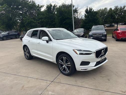 Crystal White 2021 Volvo XC60 T5 Momentum