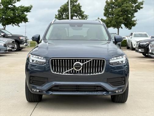 2022 Volvo XC90 T6 Momentum