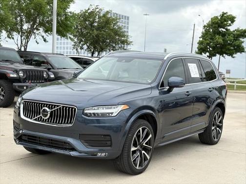 2022 Volvo XC90 T6 Momentum