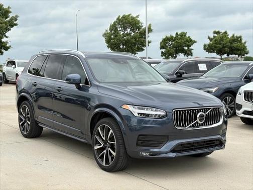 2022 Volvo XC90 T6 Momentum