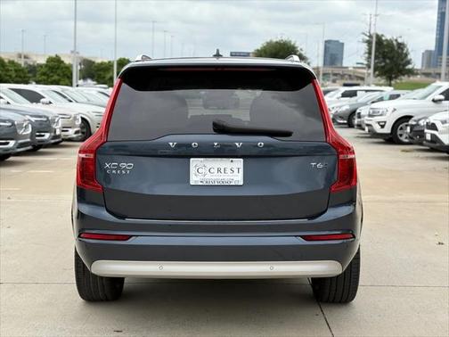 2022 Volvo XC90 T6 Momentum