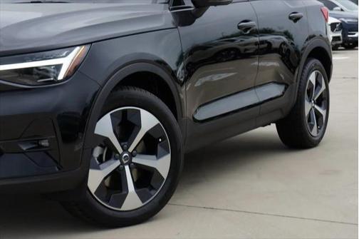 2025 Volvo XC40 B5 Plus Bright Theme