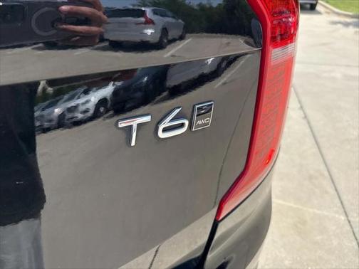 2022 Volvo XC90 T6 Momentum
