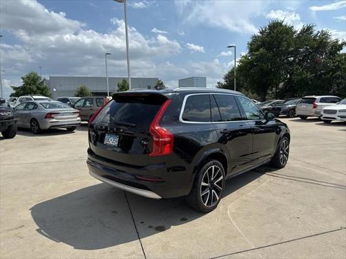 2022 Volvo XC90 T6 Momentum