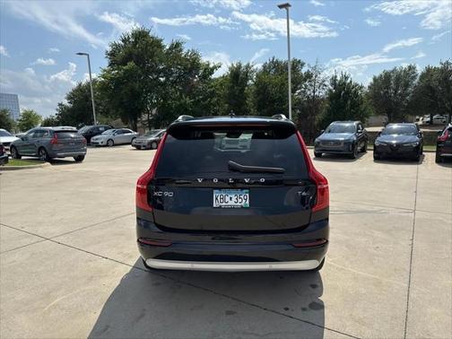 2022 Volvo XC90 T6 Momentum