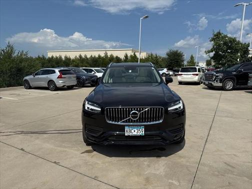 2022 Volvo XC90 T6 Momentum
