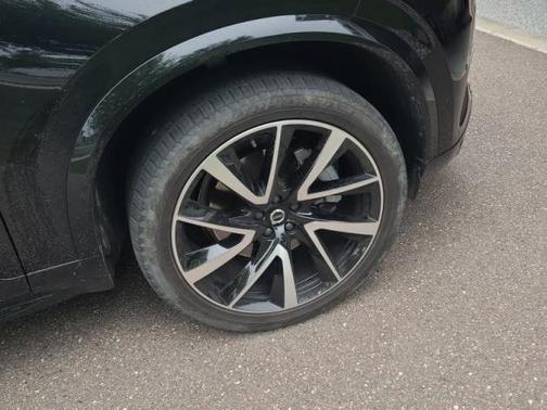 2022 Volvo XC90 T6 Momentum