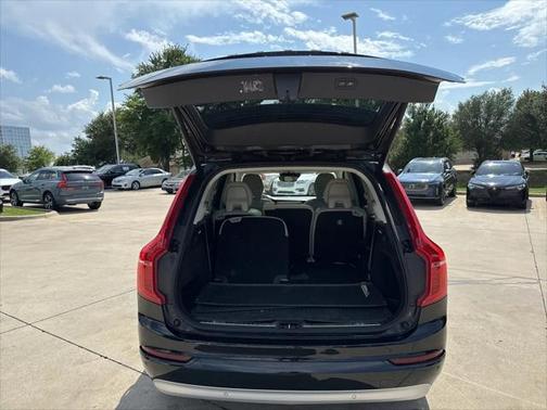 2022 Volvo XC90 T6 Momentum
