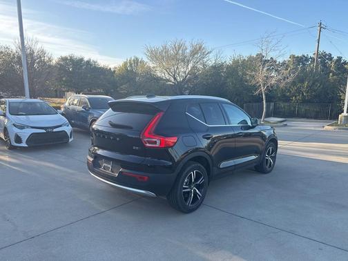 2025 Volvo XC40 B5 AWD