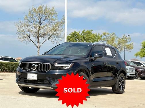 Onyx Black Metallic 2025 Volvo XC40 B5 AWD