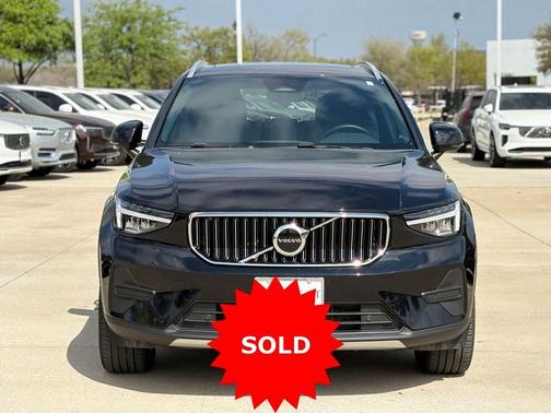 Onyx Black Metallic 2025 Volvo XC40 B5 AWD