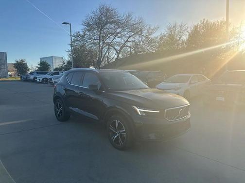 2025 Volvo XC40 B5 AWD