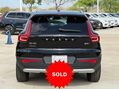 Onyx Black Metallic 2025 Volvo XC40 B5 AWD