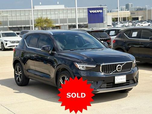 Onyx Black Metallic 2025 Volvo XC40 B5 AWD