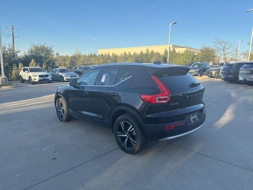 2025 Volvo XC40 B5 AWD