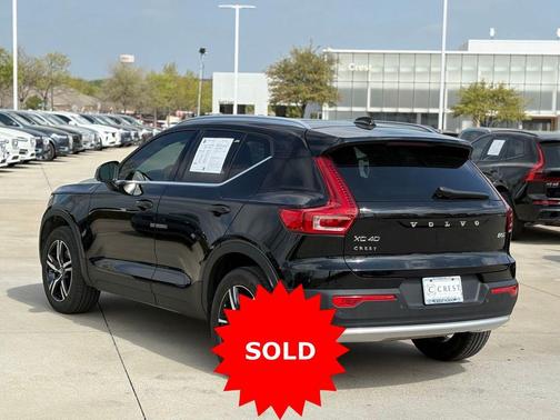 Onyx Black Metallic 2025 Volvo XC40 B5 AWD