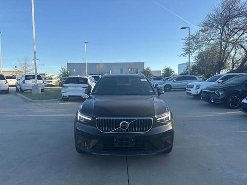 2025 Volvo XC40 B5 AWD