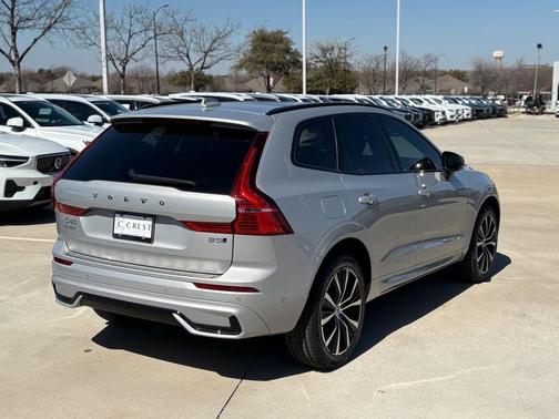 2023 Volvo XC60 B5 Plus Dark Theme