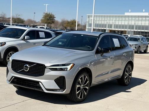 2023 Volvo XC60 B5 Plus Dark Theme