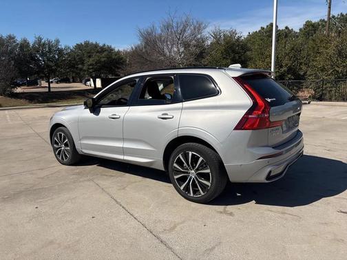 2023 Volvo XC60 B5 Plus Dark Theme