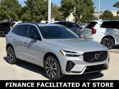 2023 Volvo XC60 B5 Plus Dark Theme