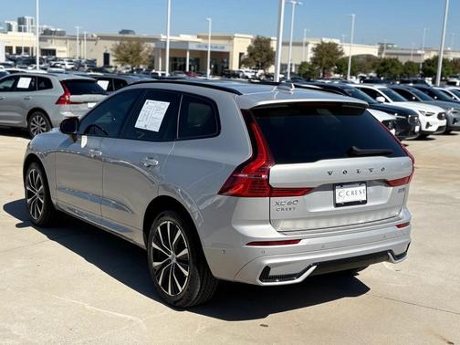 2023 Volvo XC60 B5 Plus Dark Theme