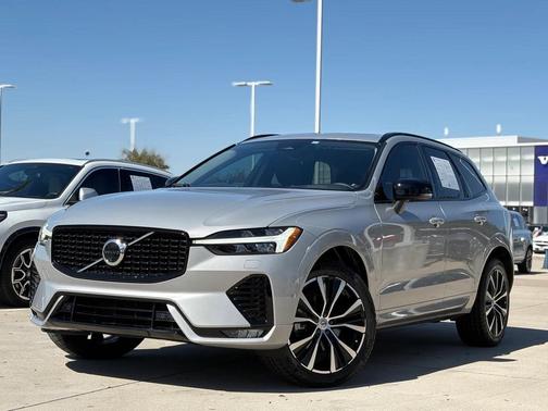 2023 Volvo XC60 B5 Plus Dark Theme