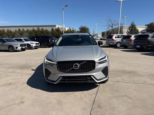 2023 Volvo XC60 B5 Plus Dark Theme