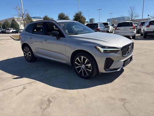 2023 Volvo XC60 B5 Plus Dark Theme