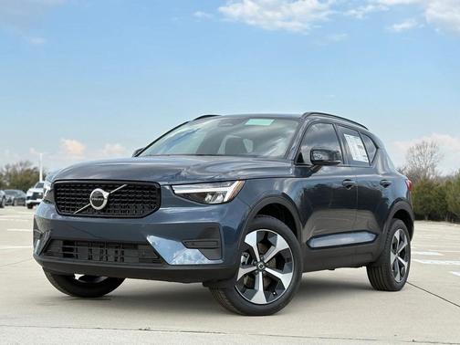 2026 Volvo XC40 B5 Core