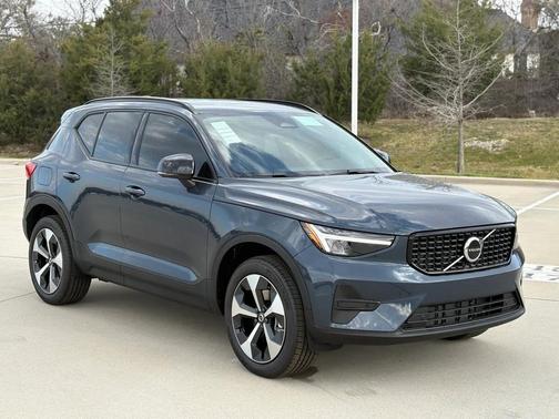 2026 Volvo XC40 B5 Core