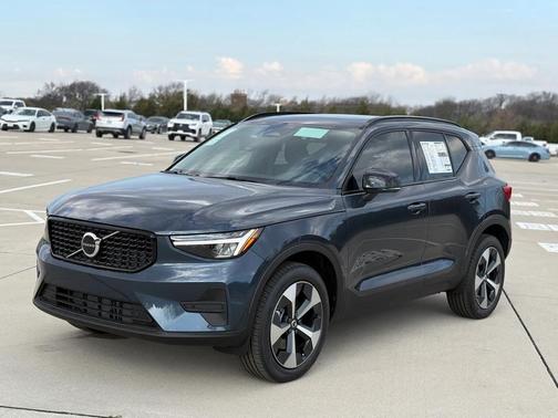 2026 Volvo XC40 B5 Core