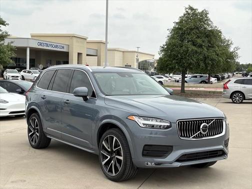 2022 Volvo XC90 T6 Momentum