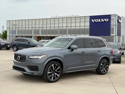2022 Volvo XC90 T6 Momentum