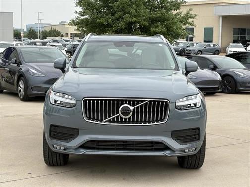 2022 Volvo XC90 T6 Momentum