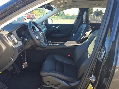 Onyx Black Metallic 2025 Volvo XC60 B5 Plus