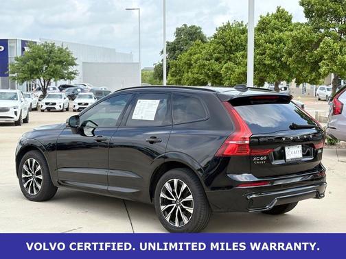 Onyx Black Metallic 2025 Volvo XC60 B5 Plus
