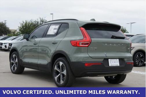 2025 Volvo XC40 B5 Plus Dark Theme