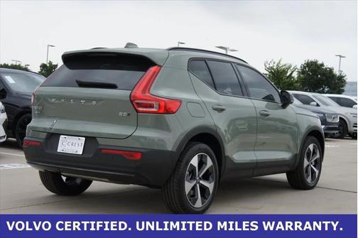 2025 Volvo XC40 B5 Plus Dark Theme