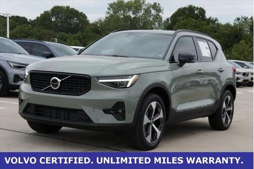 2025 Volvo XC40 B5 Plus Dark Theme