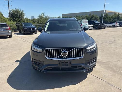2021 Volvo XC90 T6 Momentum