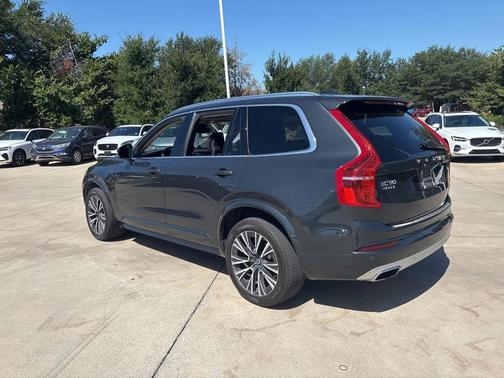 2021 Volvo XC90 T6 Momentum