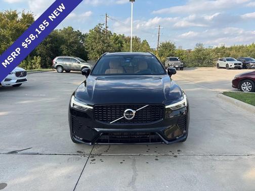 2023 Volvo XC60 B5 Ultimate Dark Theme