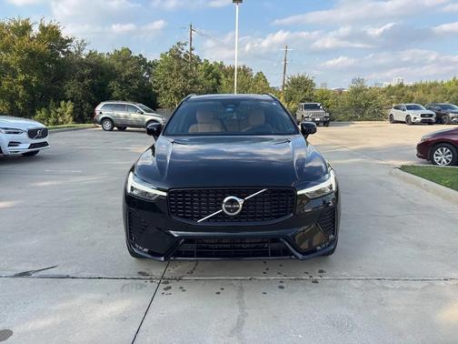 2023 Volvo XC60 B5 Ultimate Dark Theme