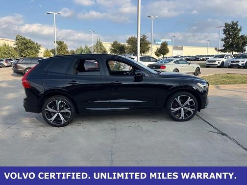 2023 Volvo XC60 B5 Ultimate Dark Theme