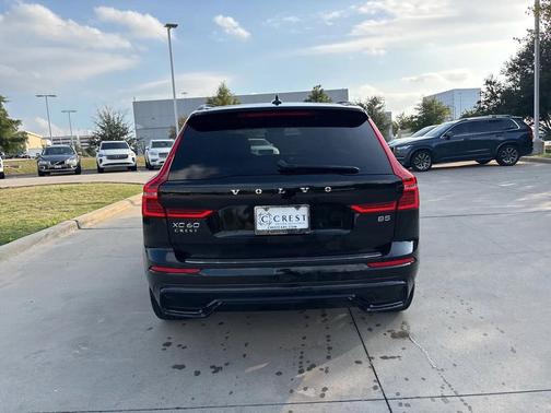 2023 Volvo XC60 B5 Ultimate Dark Theme