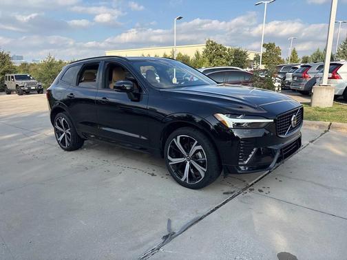 2023 Volvo XC60 B5 Ultimate Dark Theme