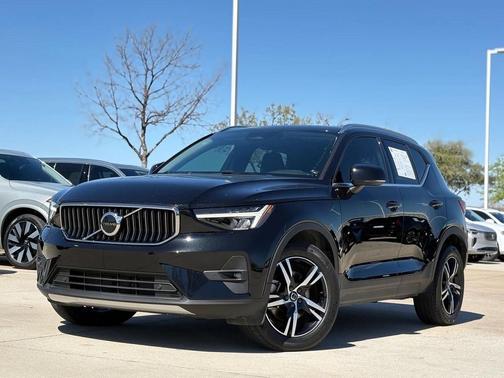 2023 Volvo XC40 B5 Plus Bright Theme