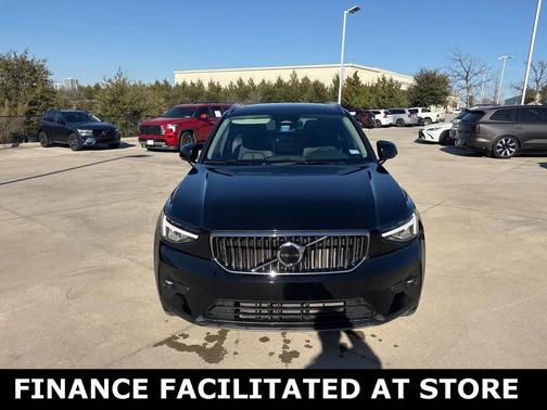 2023 Volvo XC40 B5 Plus Bright Theme