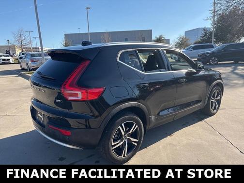 2023 Volvo XC40 B5 Plus Bright Theme